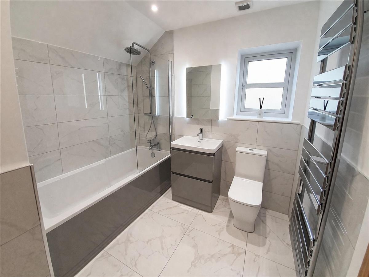 Rydal bathroom suite_2256x1503