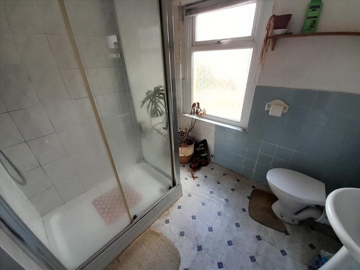 Rosebery Shower Suite