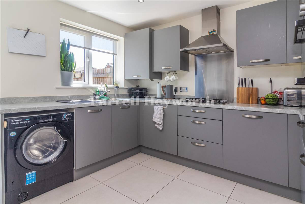Kitchen image 3