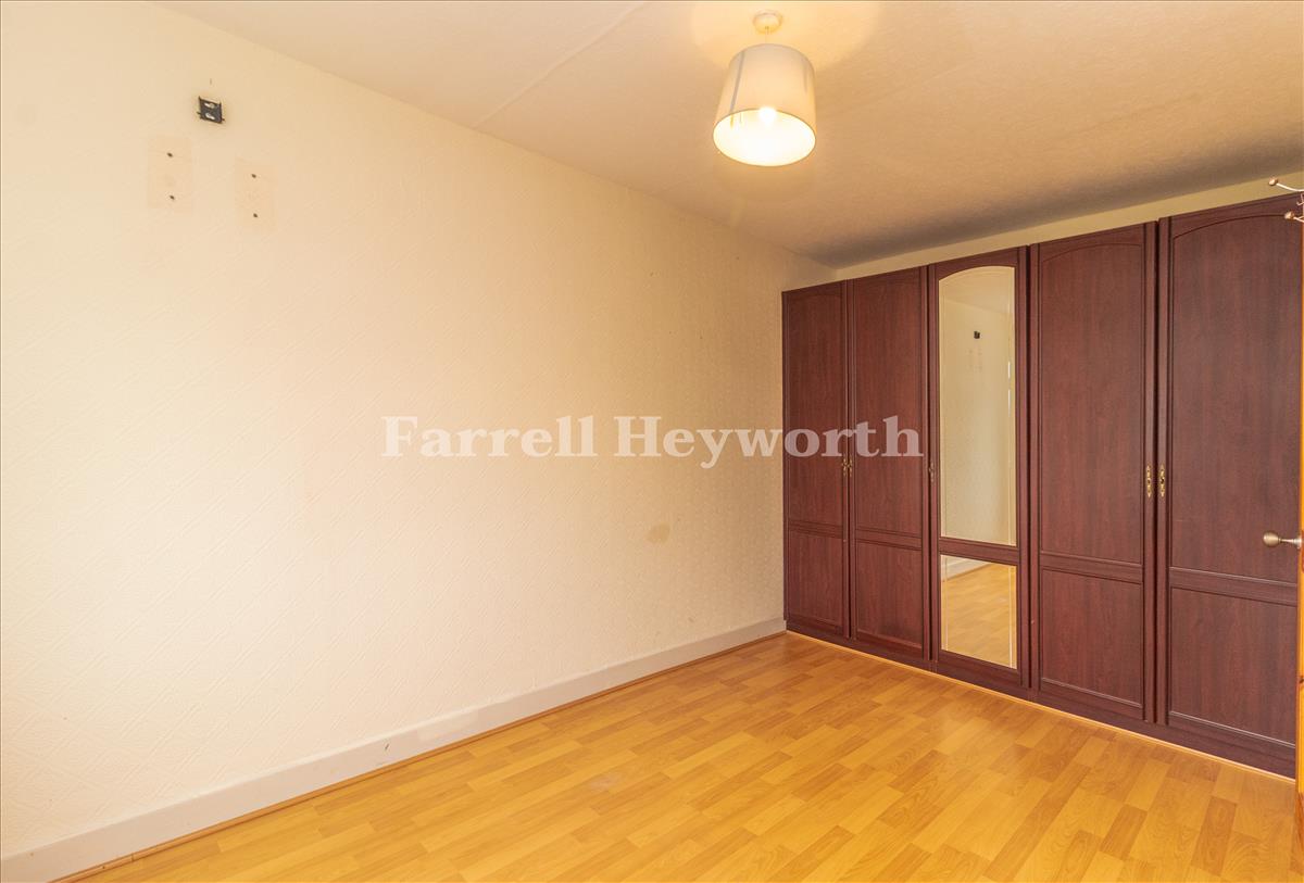 Bedroom 1 image 2