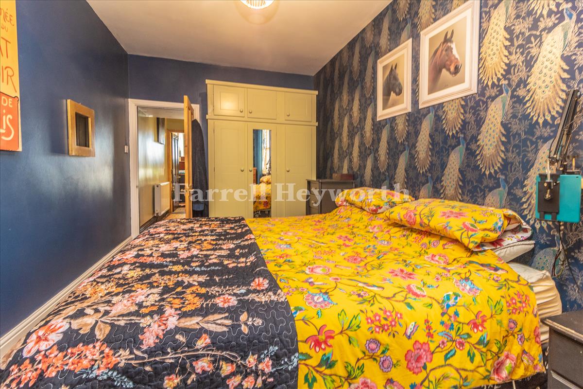 Bedroom 1 image 2