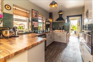 Kitchen image 2