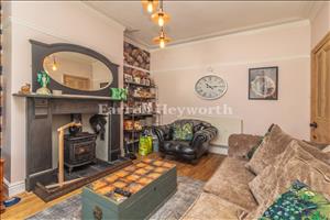 Lounge image 2