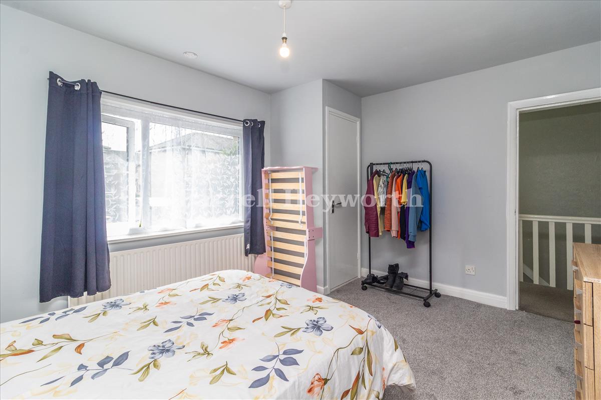Bedroom 1 image 2
