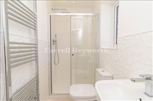 Bedroom 1 en suite darwin