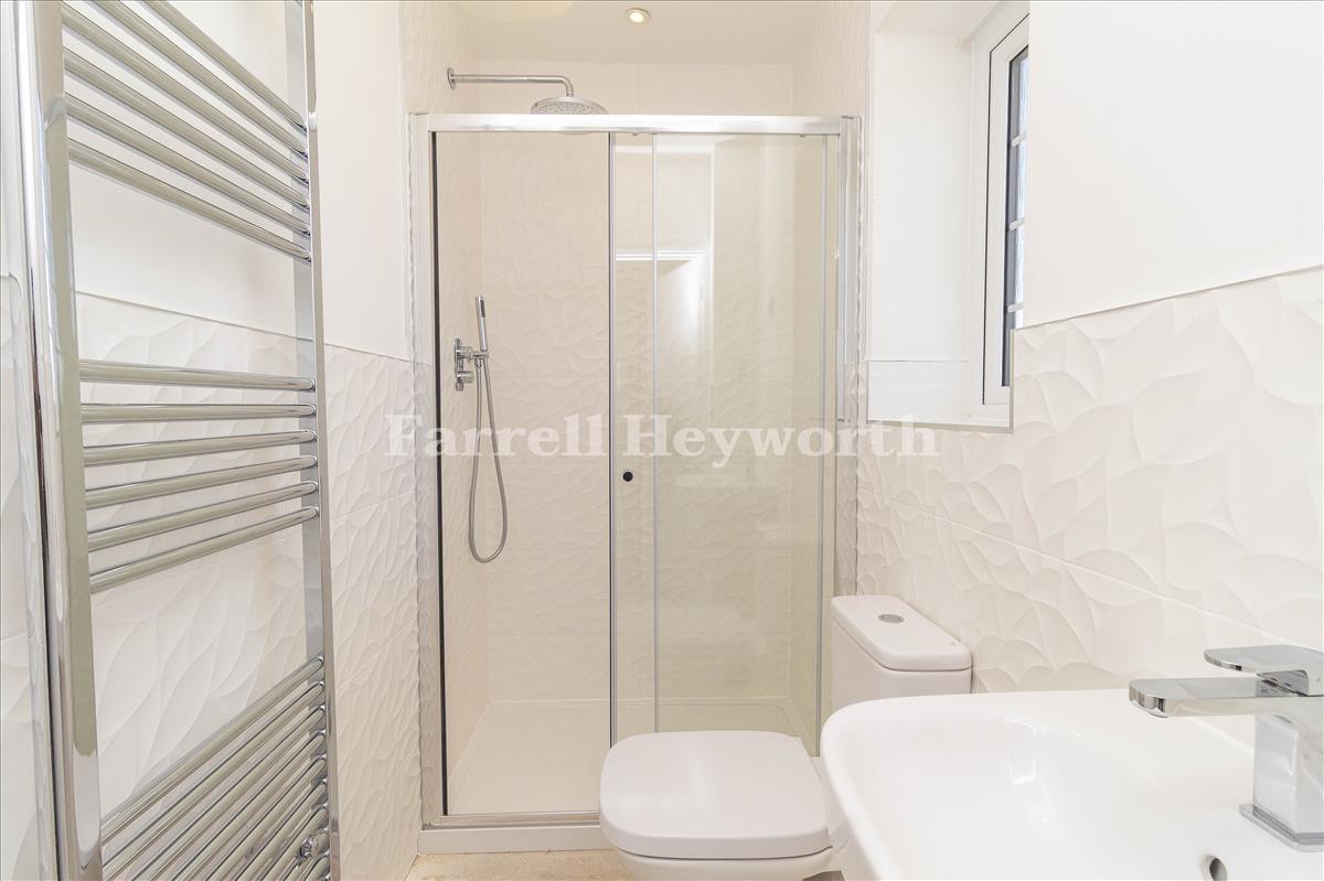 Bedroom 1 en suite