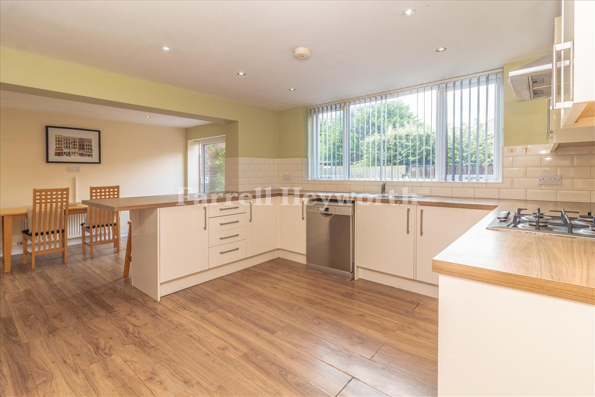 Kitchen Diner image 2