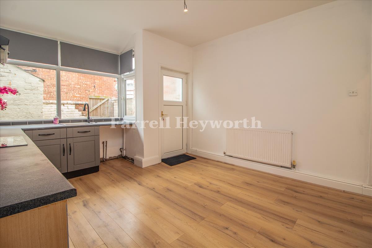 Kitchen image 3