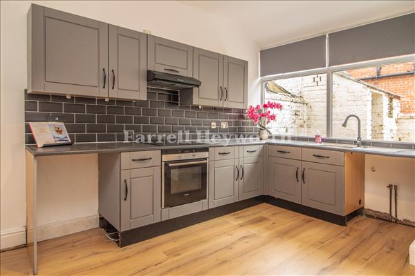 Kitchen image 4