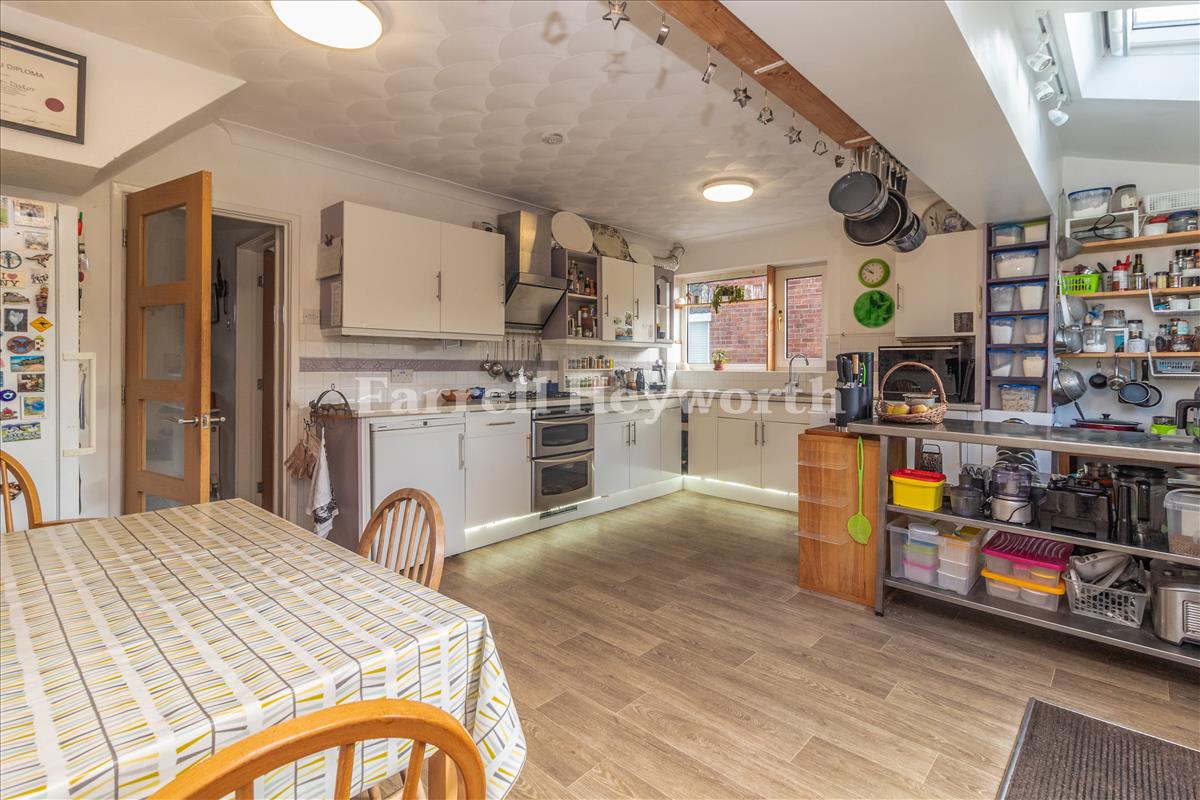 Kitchen Diner image 2