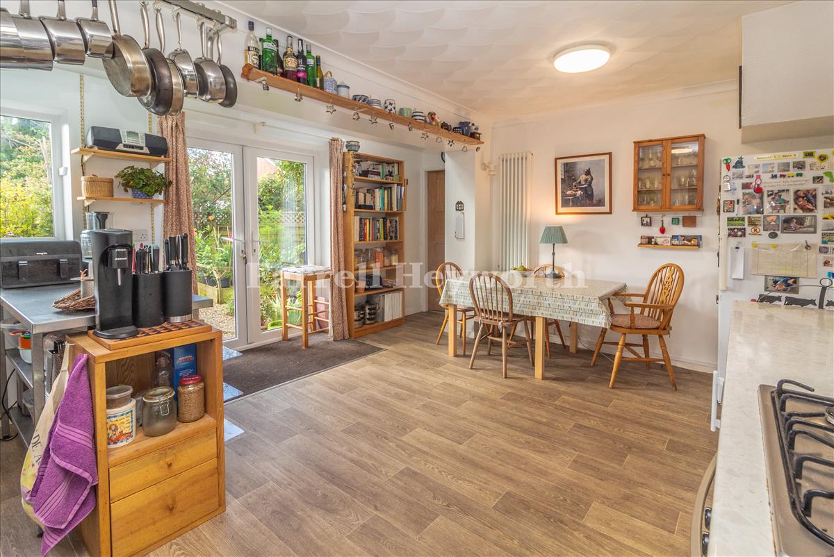 Kitchen Diner image 4