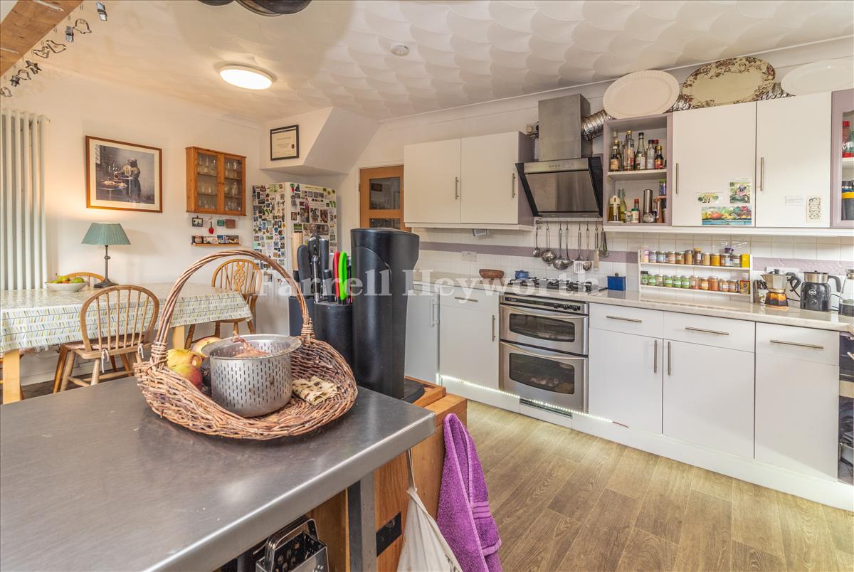 Kitchen Diner image 5