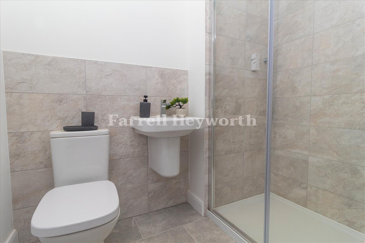 Bedroom 2 en suite