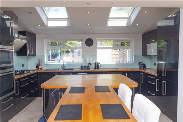 Kitchen Diner 2