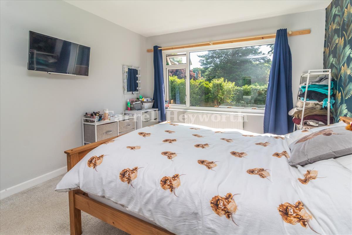 Bedroom 1 image 2