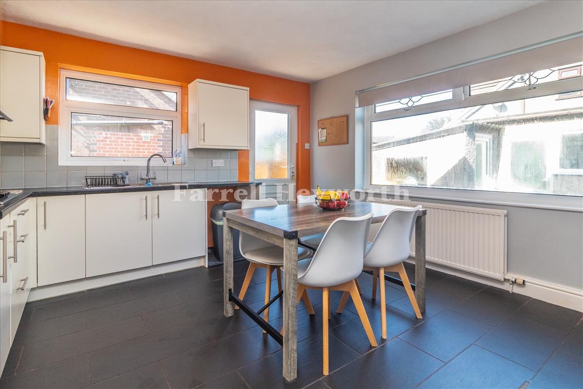 Kitchen image 3