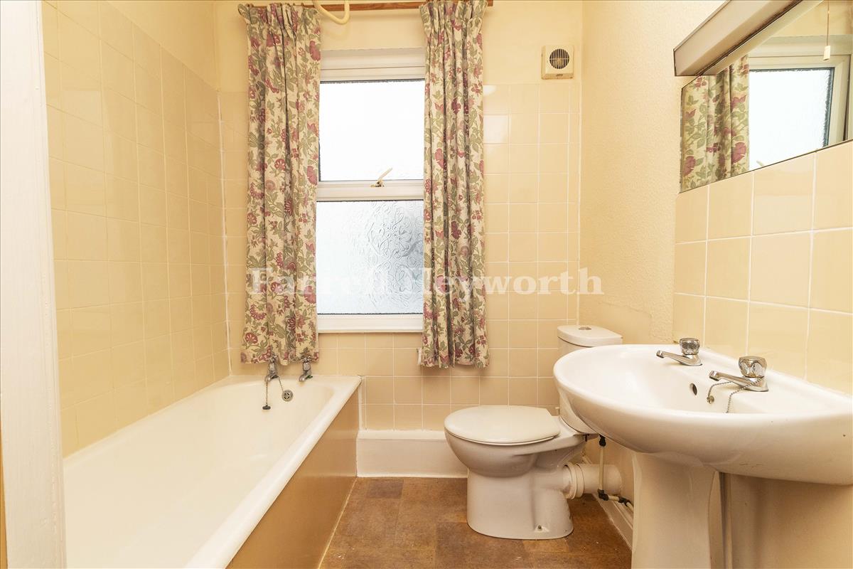 Flat 2 Bathroom