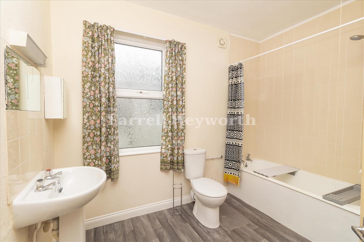 Flat 4 Bathroom