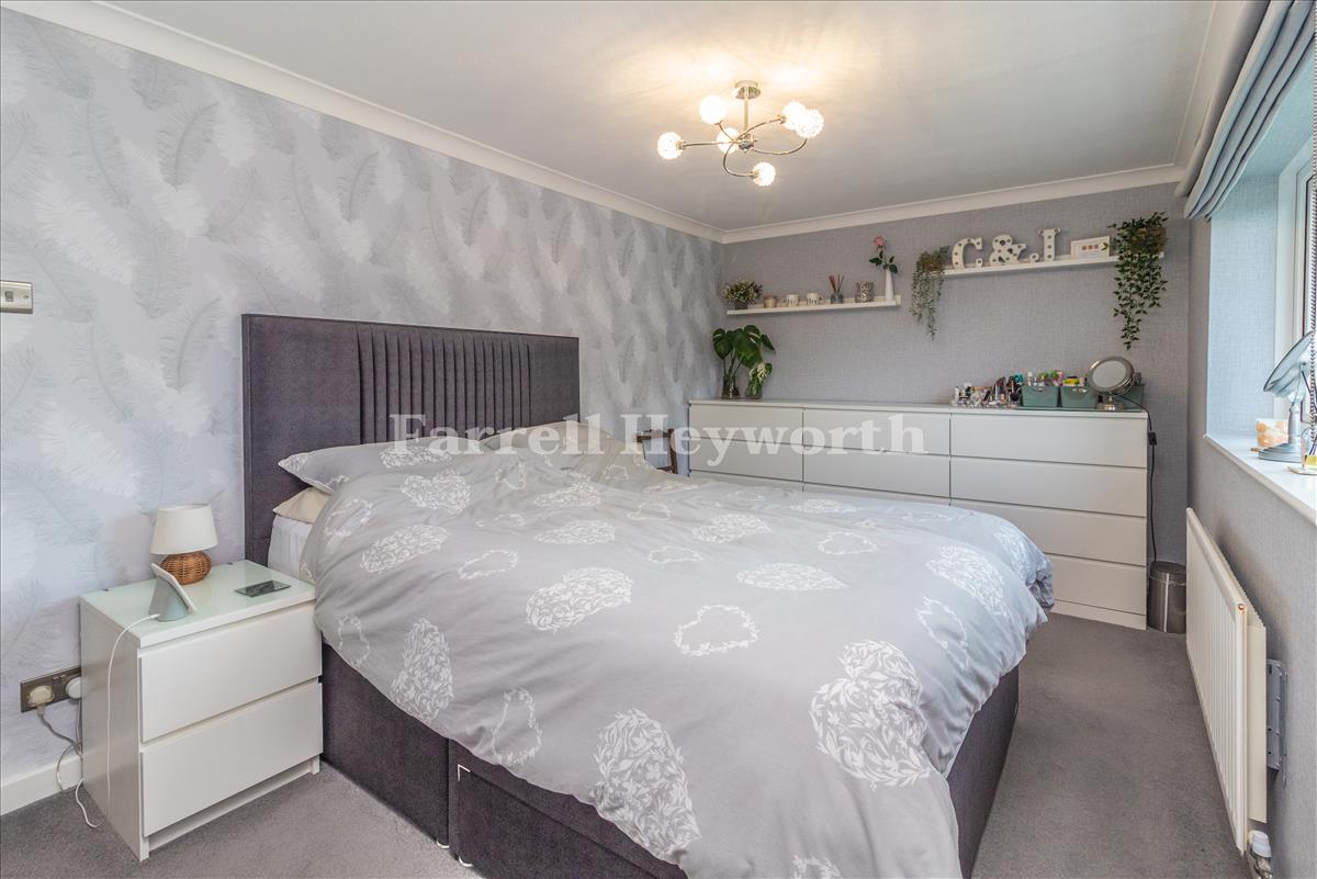 Bedroom 1 image 2