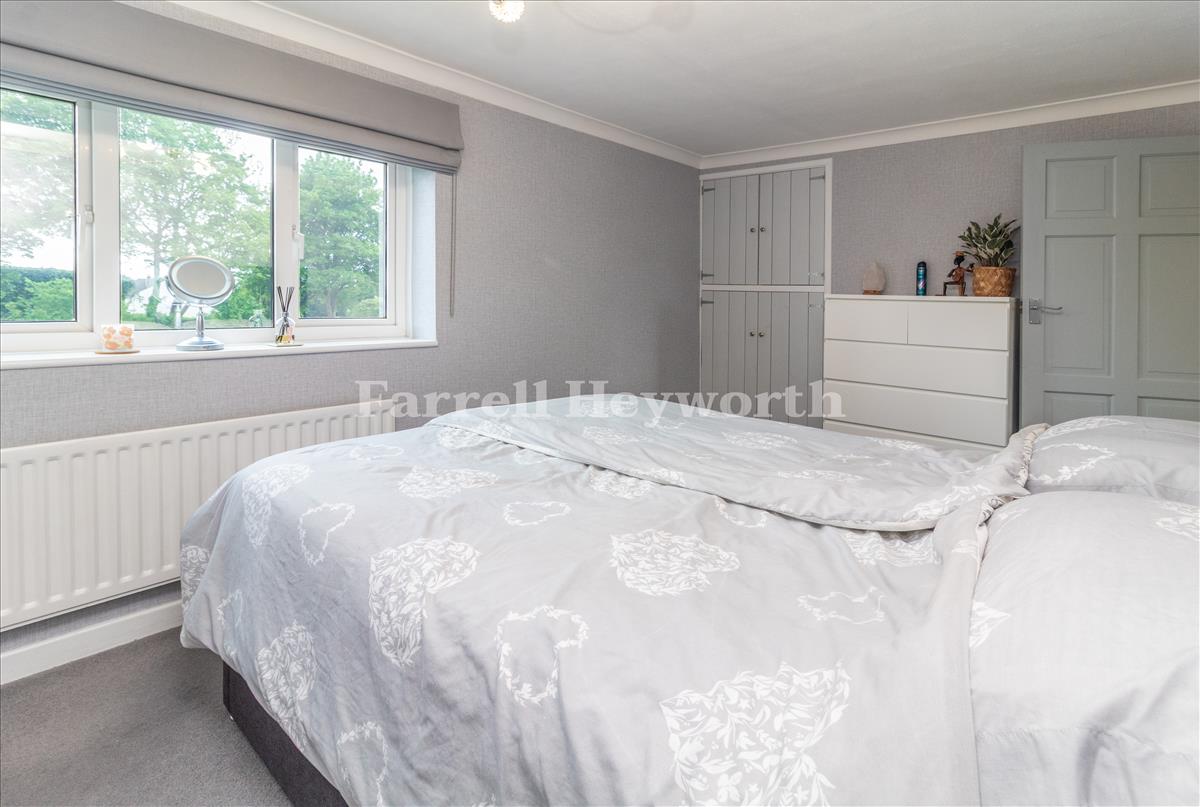 Bedroom 1 image 3