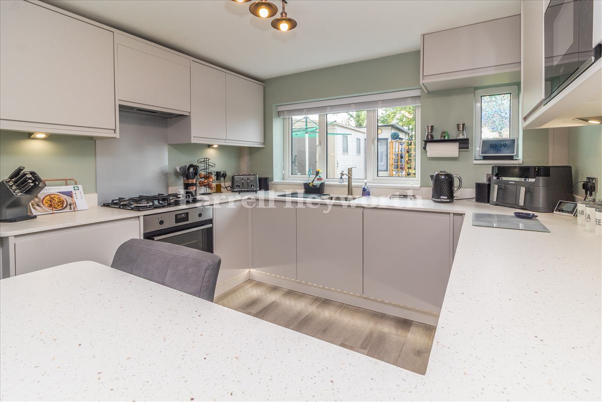 Kitchen image 3