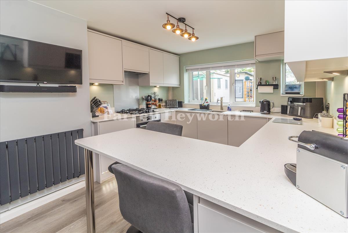 Kitchen image 4