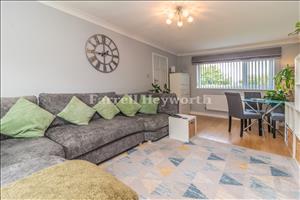 Lounge image 4
