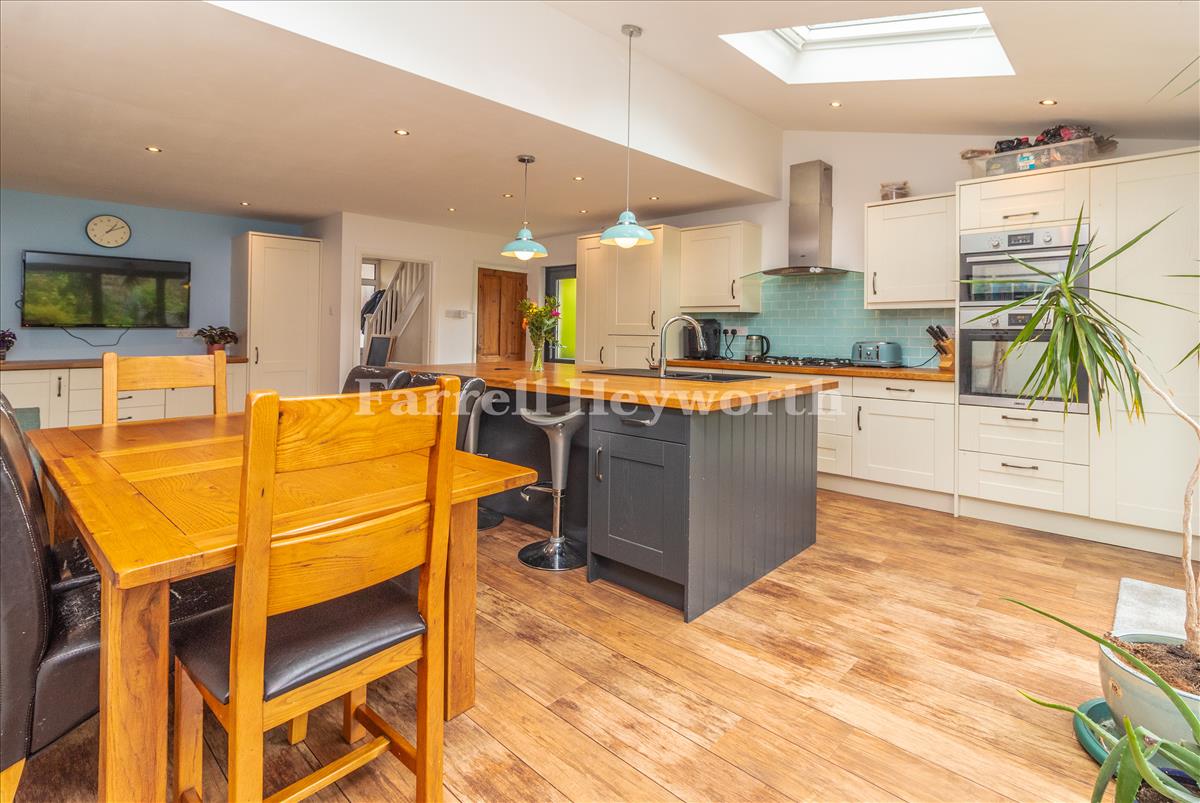 Kitchen Diner image 3