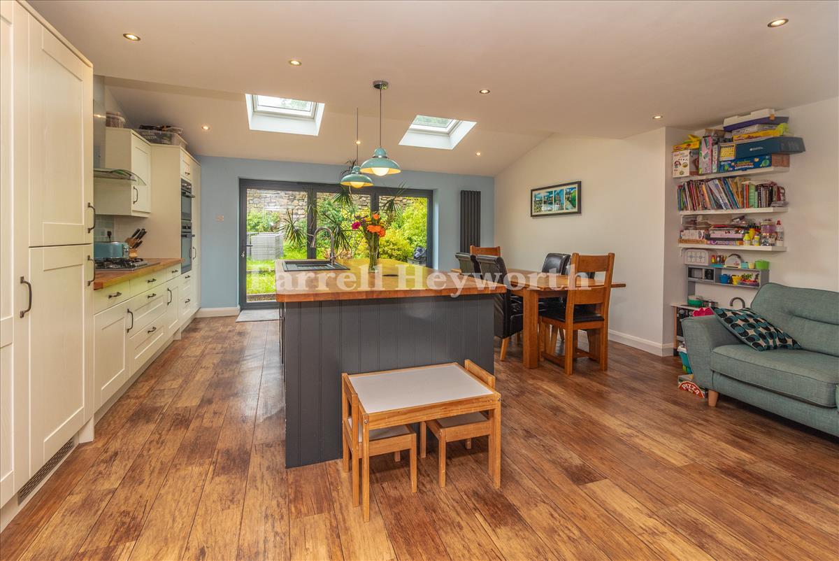 Kitchen Diner image 5