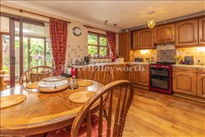 Kitchen Diner image 3