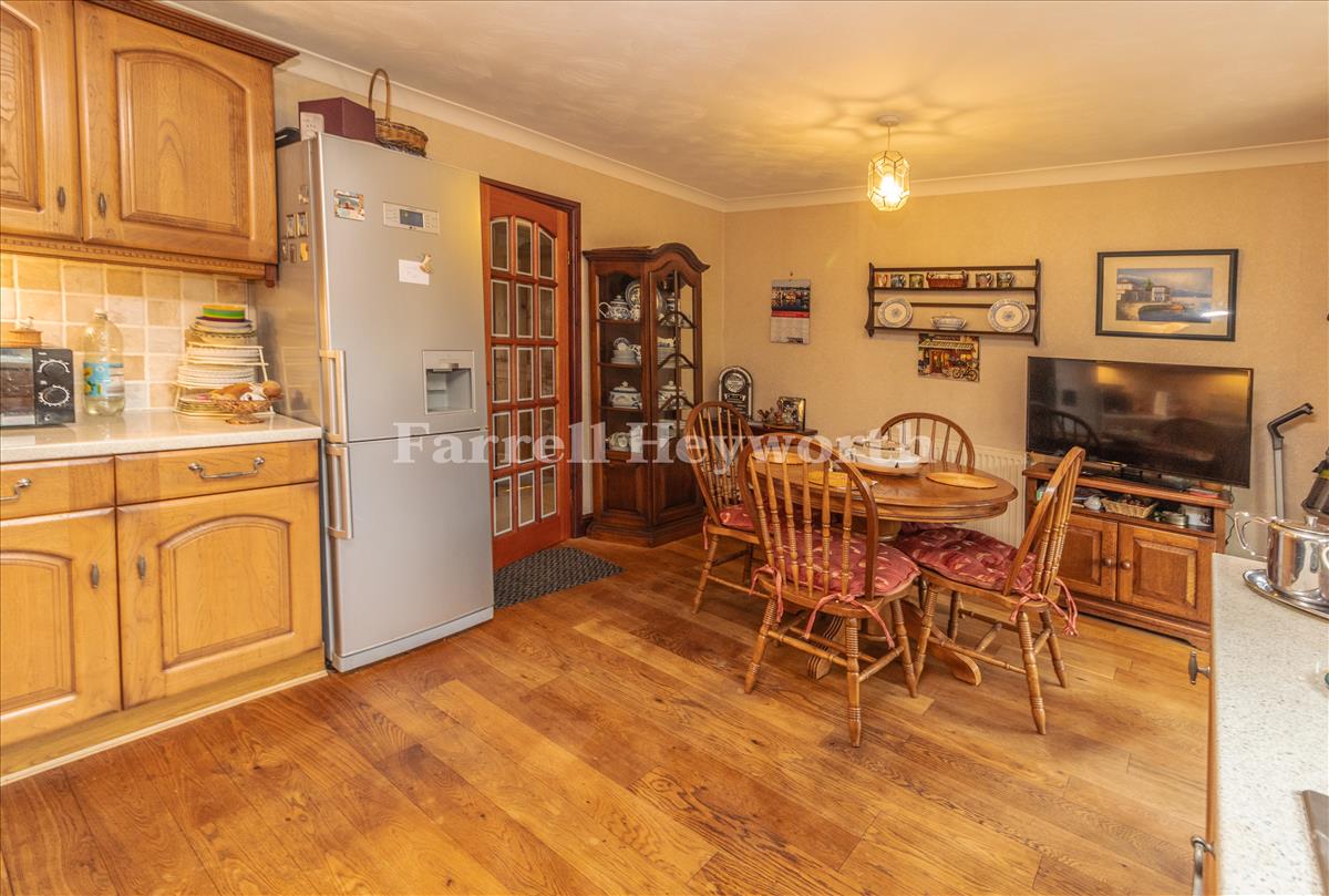 Kitchen Diner image 4