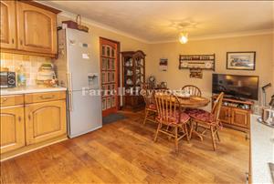 Kitchen Diner image 4