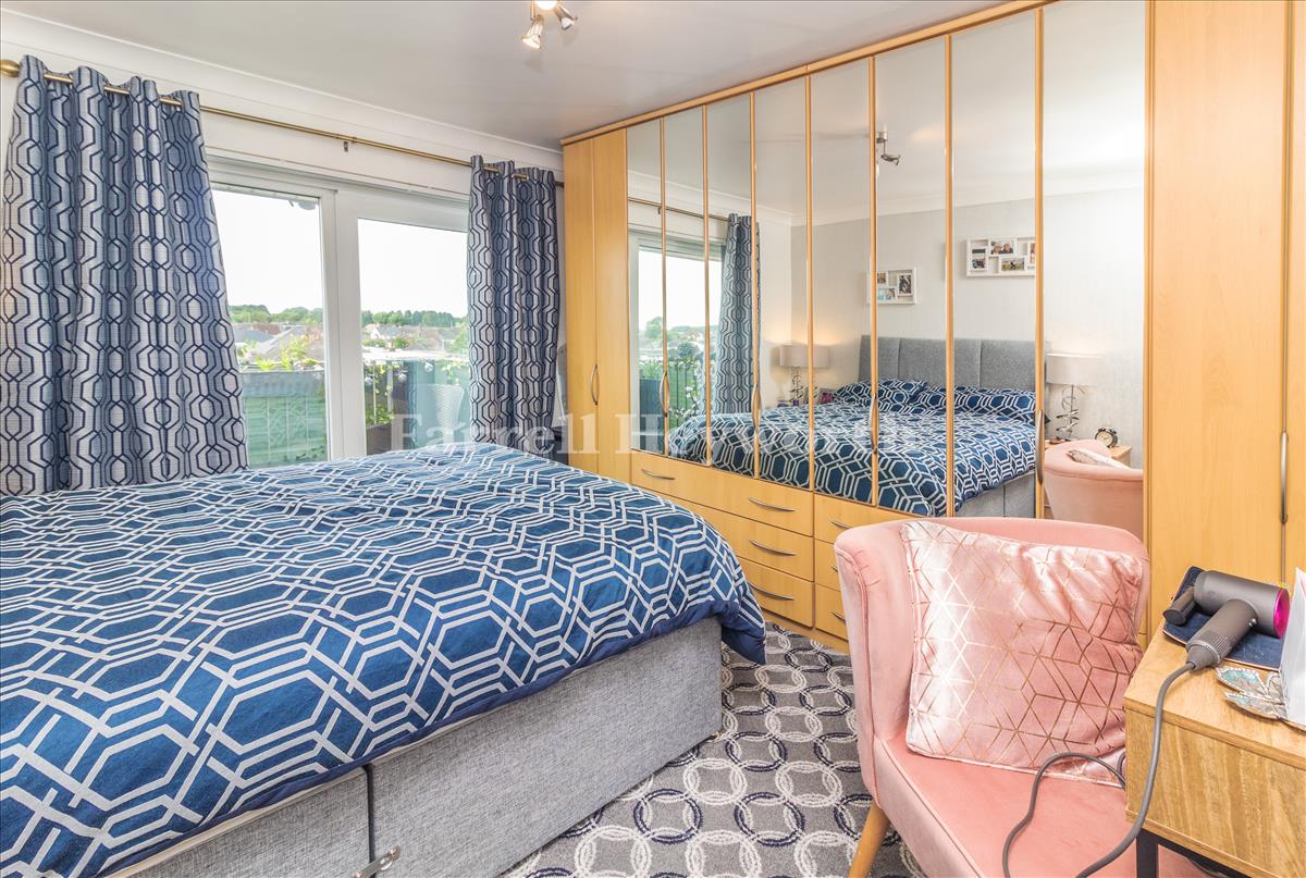 Bedroom 1 image 2