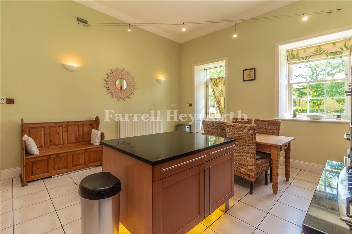 Kitchen Diner image 3
