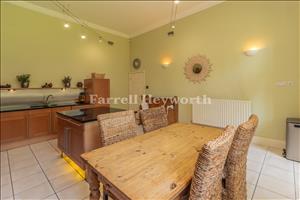 Kitchen Diner image 4