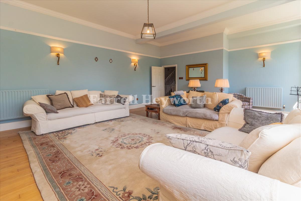 Lounge image 2