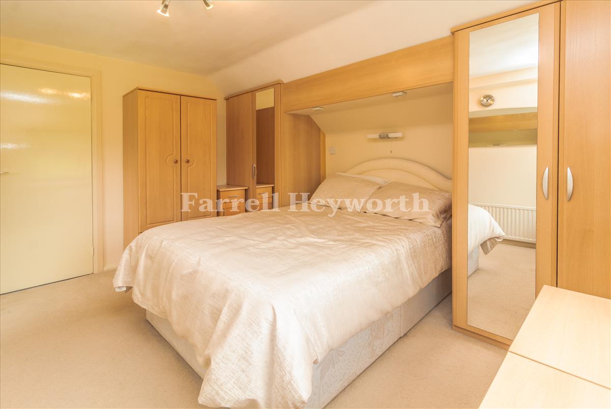 Bedroom 1 image 2