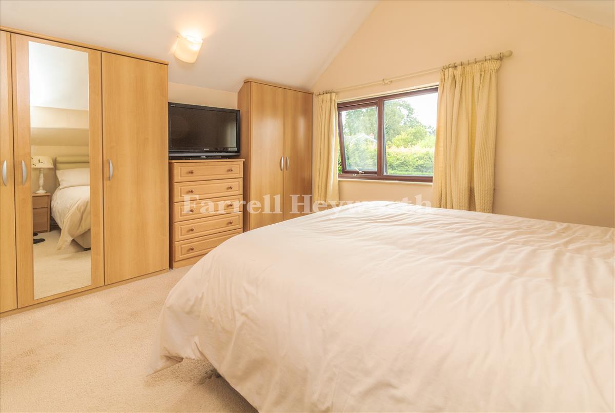 Bedroom 2 image 2