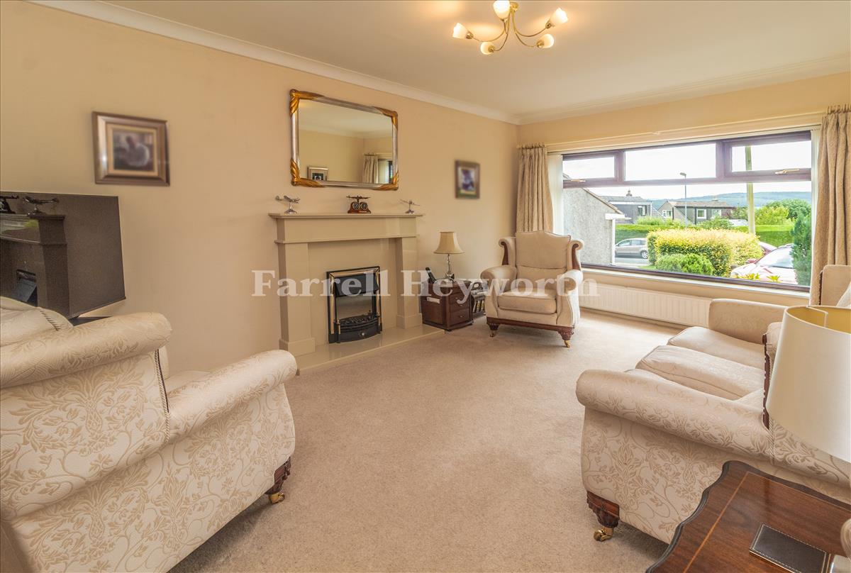 Lounge image 2