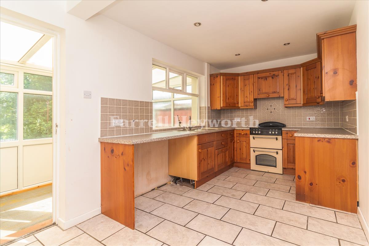Kitchen Diner image 3