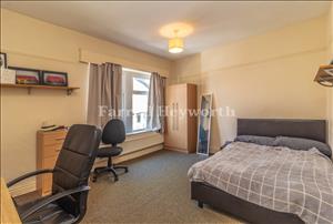 Bedroom 1 image 2
