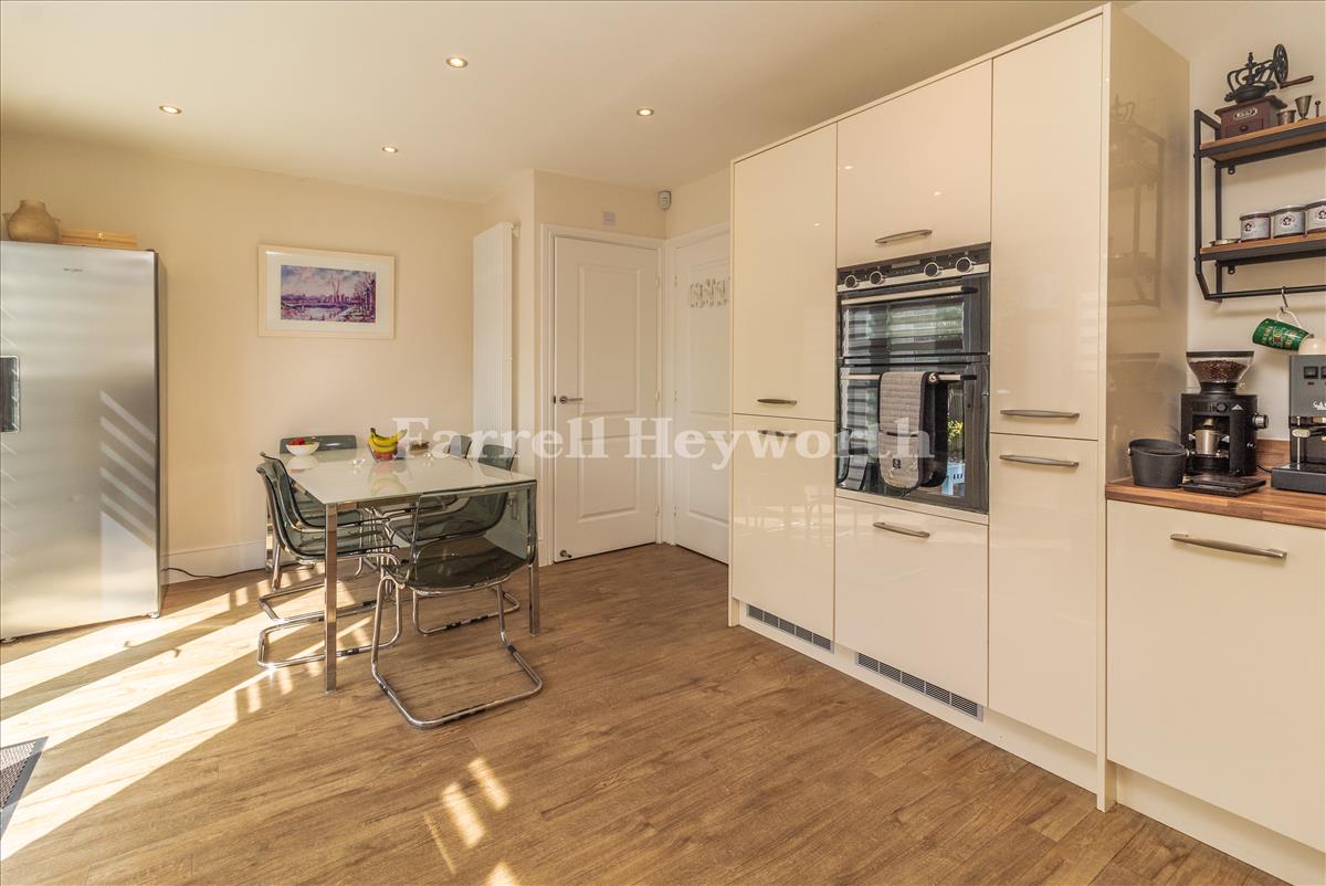 Kitchen Diner image 5