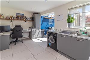 Kitchen image 4