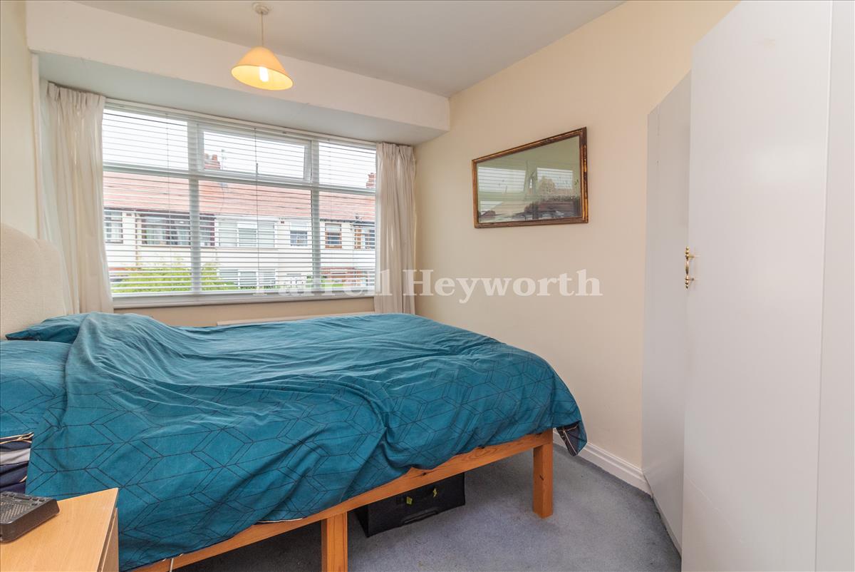 Bedroom 1 image 2