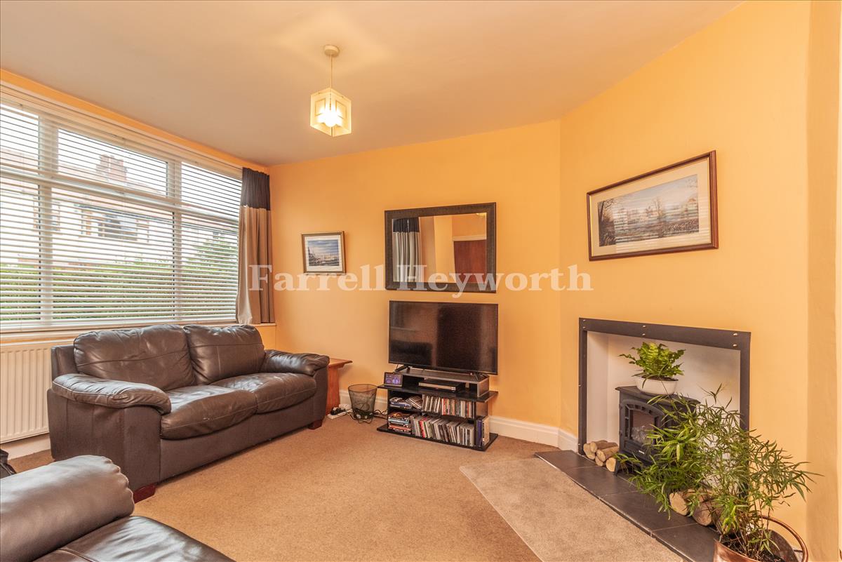 Lounge image 3