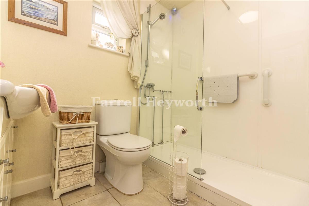 Bed One En Suite