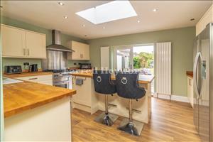 Kitchen image 4