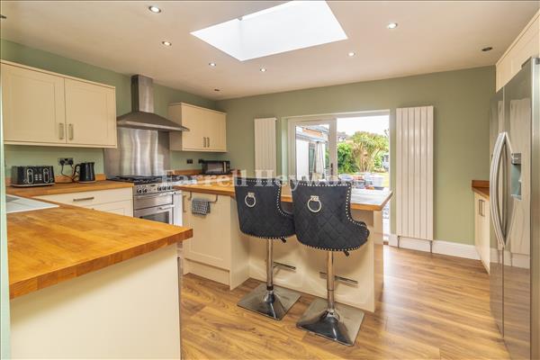 Kitchen image 4