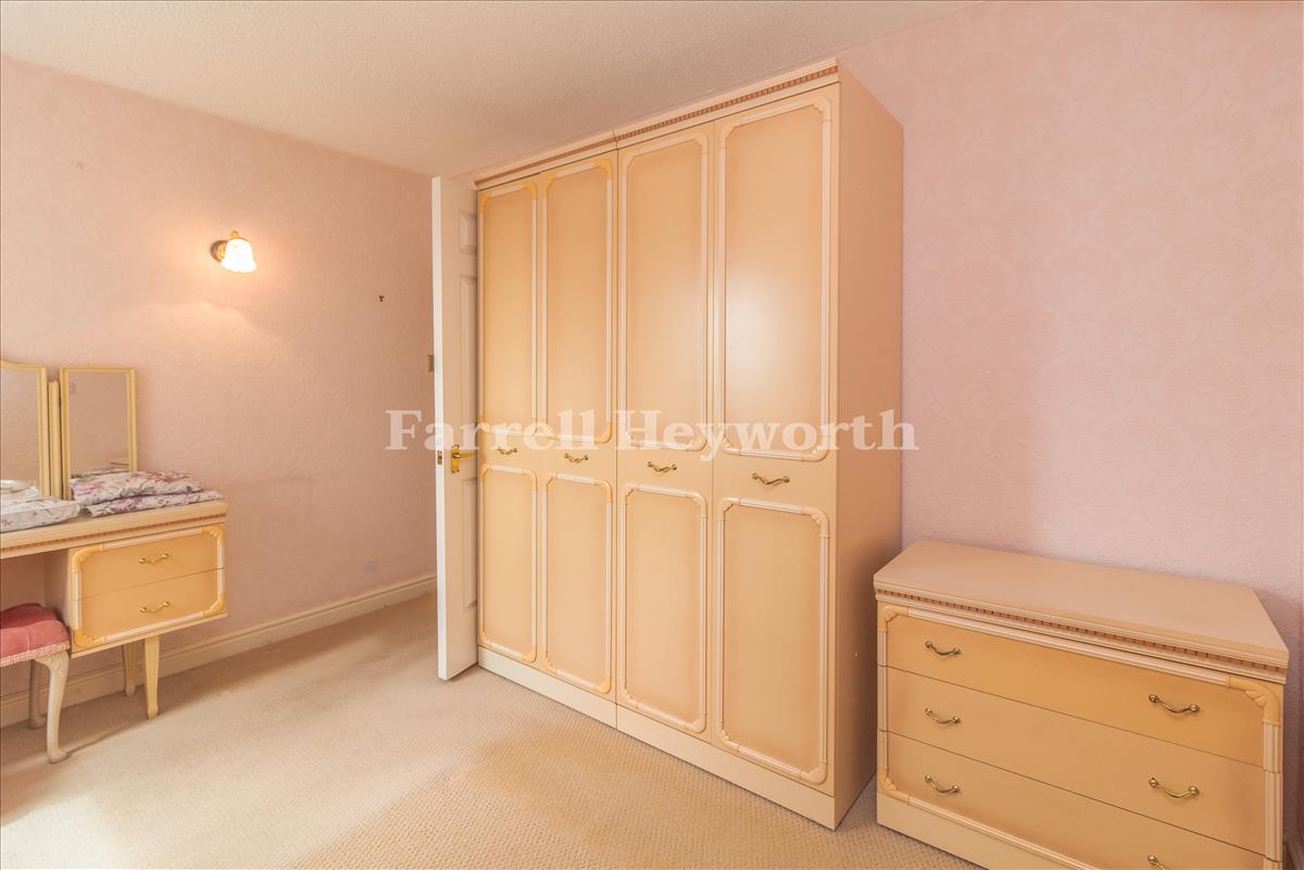 Bedroom 1 image 2