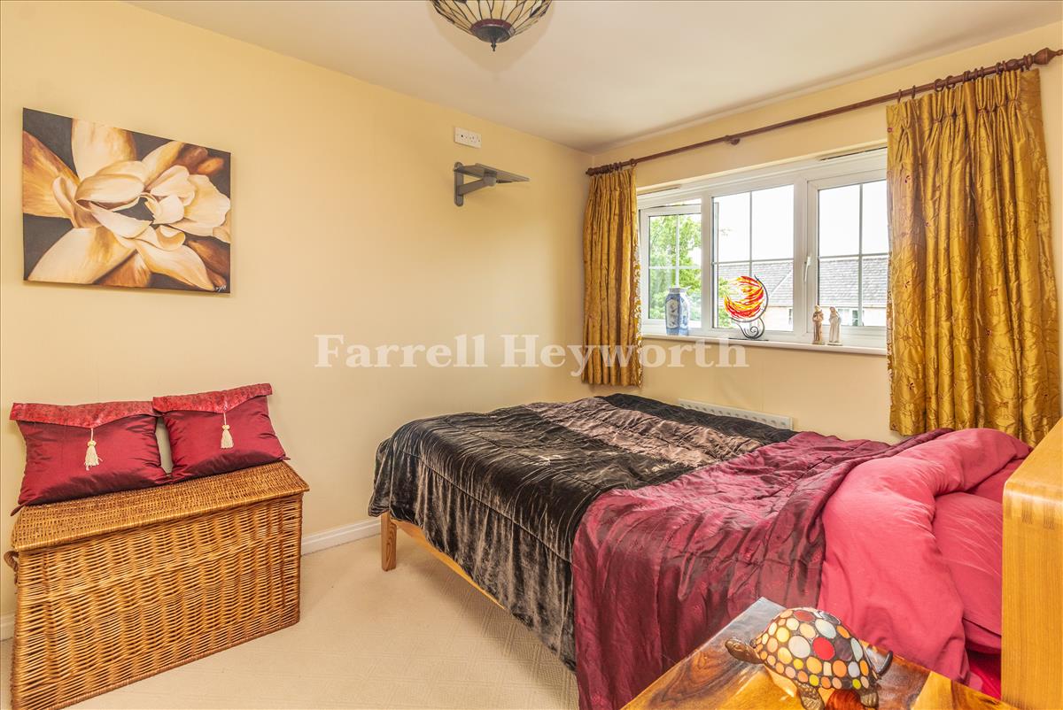 Bedroom 1 image 2
